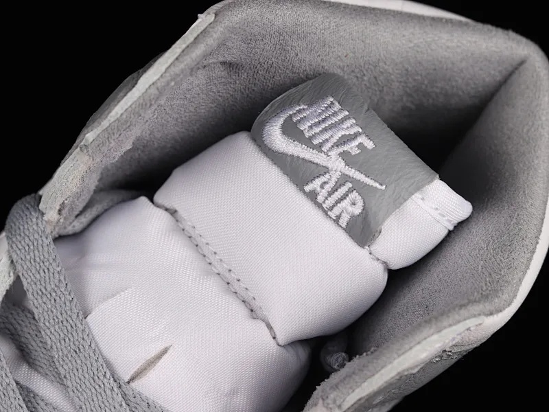 All categories Air Jordan Jordan series basketball shoes Air Jordan 1 High Pure original Air Jordan 1 High OG "Stealth" AJ1 Joe 1 white gray 555088-037